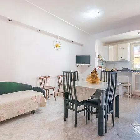Angela Ad Apartment
